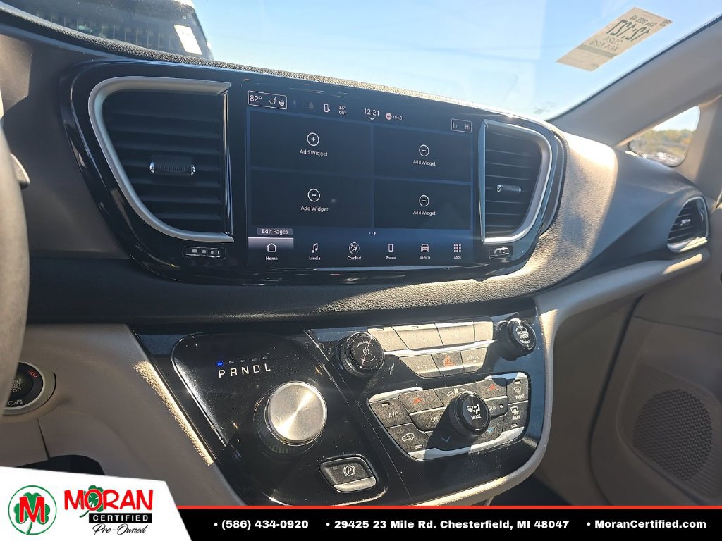 Used 2024 Chrysler Pacifica Touring-L FWD image 13
