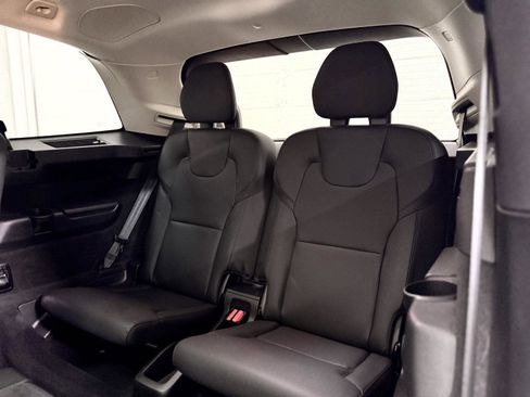 Used 2024 Volvo XC90 B6 Plus w/ Protection Package Premier AWD/4WD image 17