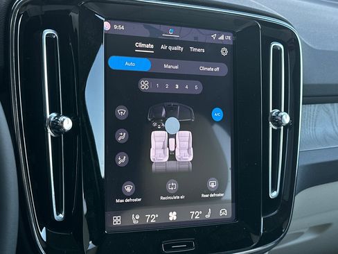 New 2026 Volvo XC40 B5 Ultra w/ Climate Package image 24