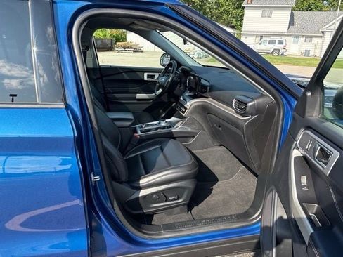 Used 2021 Ford Explorer XLT w/ Equipment Group 202A AWD/4WD image 5