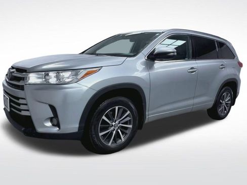 Used 2018 Toyota Highlander XLE AWD/4WD image 4
