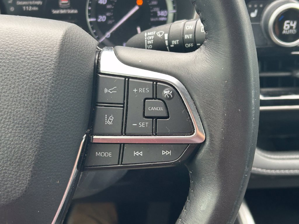 Used 2020 Toyota Highlander XLE FWD image 39