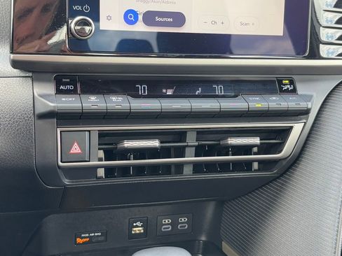 Used 2025 Toyota Camry SE FWD image 20