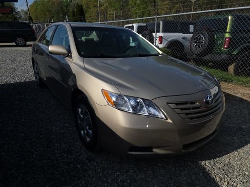 Used 2009 Toyota Camry CE image 2