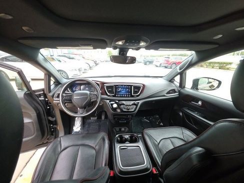 Used 2020 Chrysler Pacifica Limited image 22