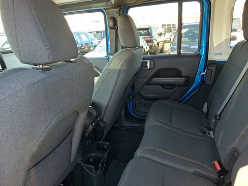 Used 2025 Jeep Wrangler Sahara image 20