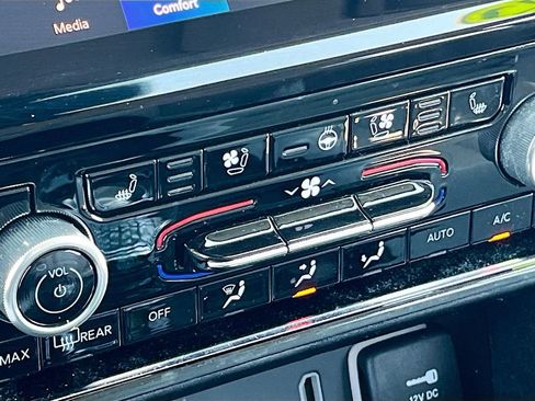 Used 2022 Jeep Grand Cherokee L Overland w/ Advanced Protech Group III image 21