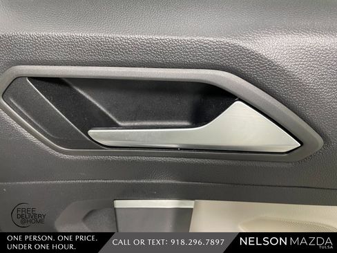 Used 2021 Volkswagen Tiguan SE w/ Panoramic Sunroof Package image 44