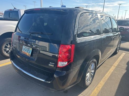 Used 2018 Dodge Grand Caravan SXT image 6
