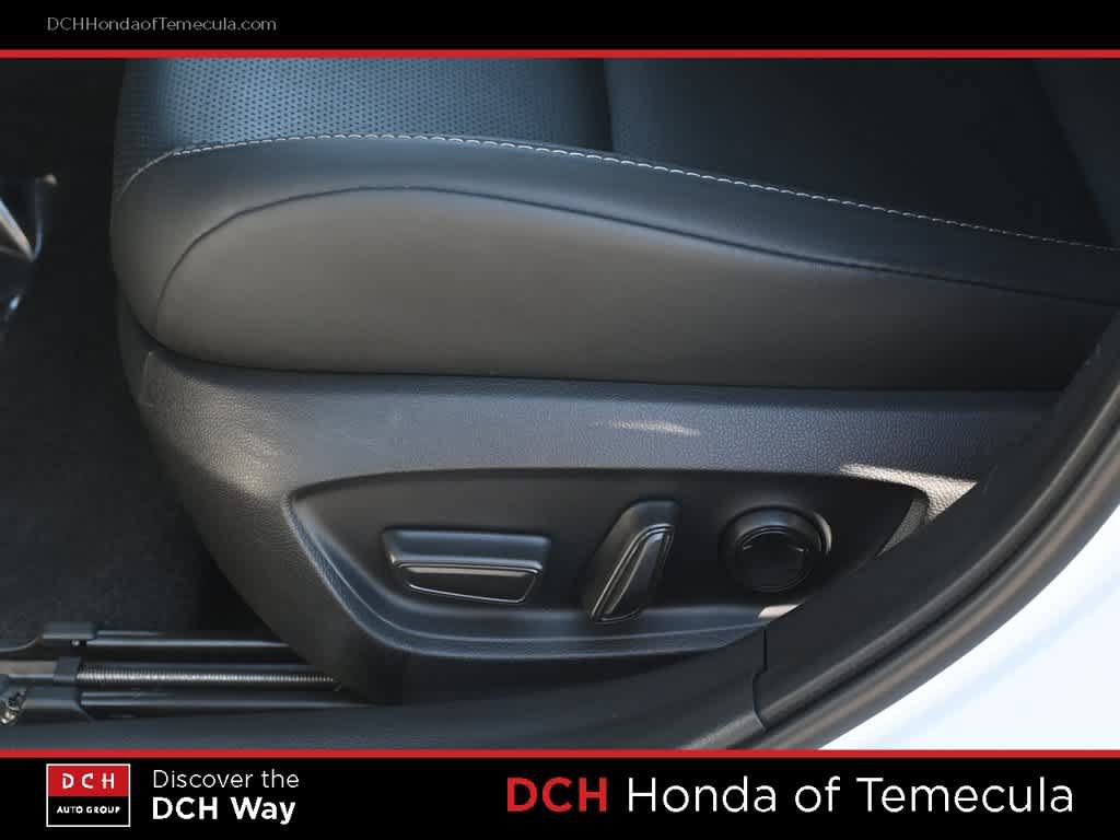 Used 2025 Toyota Prius XLE FWD image 17