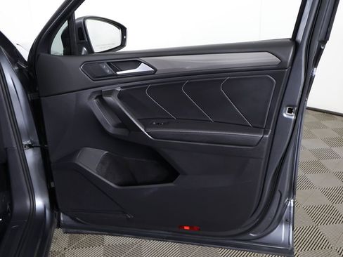 Certified 2023 Volkswagen Tiguan SE image 24