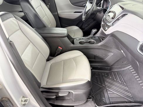 Used 2018 Chevrolet Equinox Premier FWD image 11