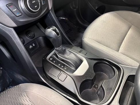 Used 2017 Hyundai Santa Fe SE AWD/4WD image 18