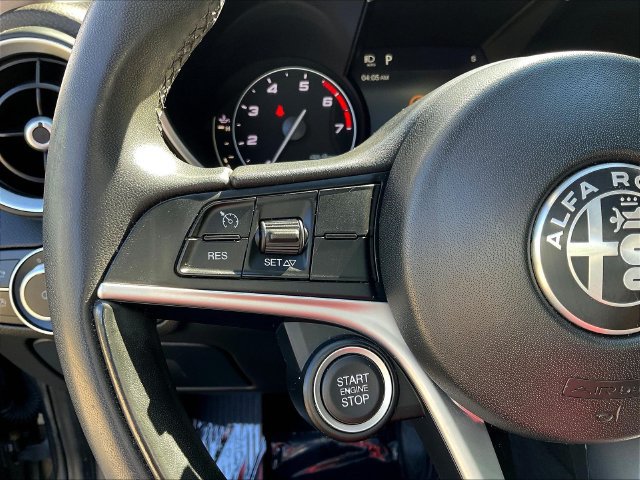 Used 2019 Alfa Romeo Giulia Ti AWD/4WD image 13
