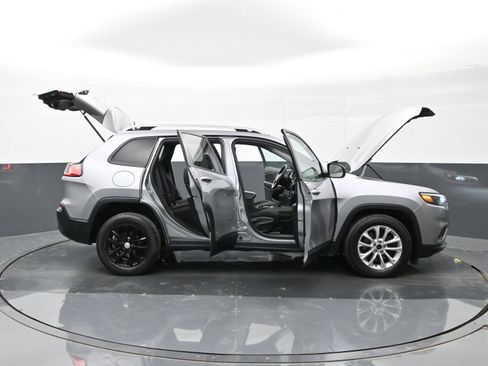 Used 2020 Jeep Cherokee Latitude w/ Cold Weather Group FWD image 47