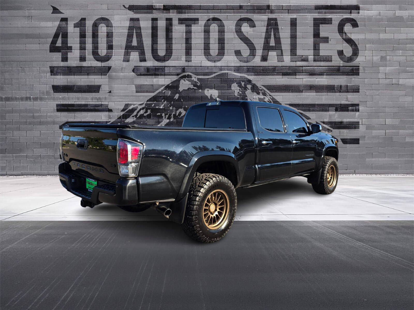 Used 2021 Toyota Tacoma Limited w/ Blackout Package (TMS) AWD/4WD image 3