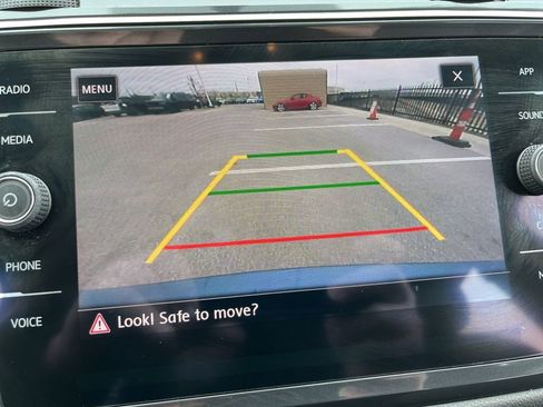 Used 2020 Volkswagen Tiguan SE image 24