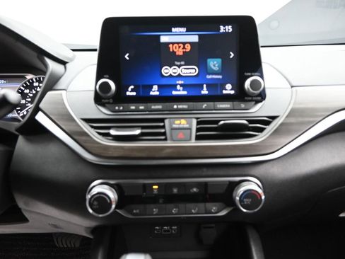 Used 2024 Nissan Altima 2.5 SV image 17