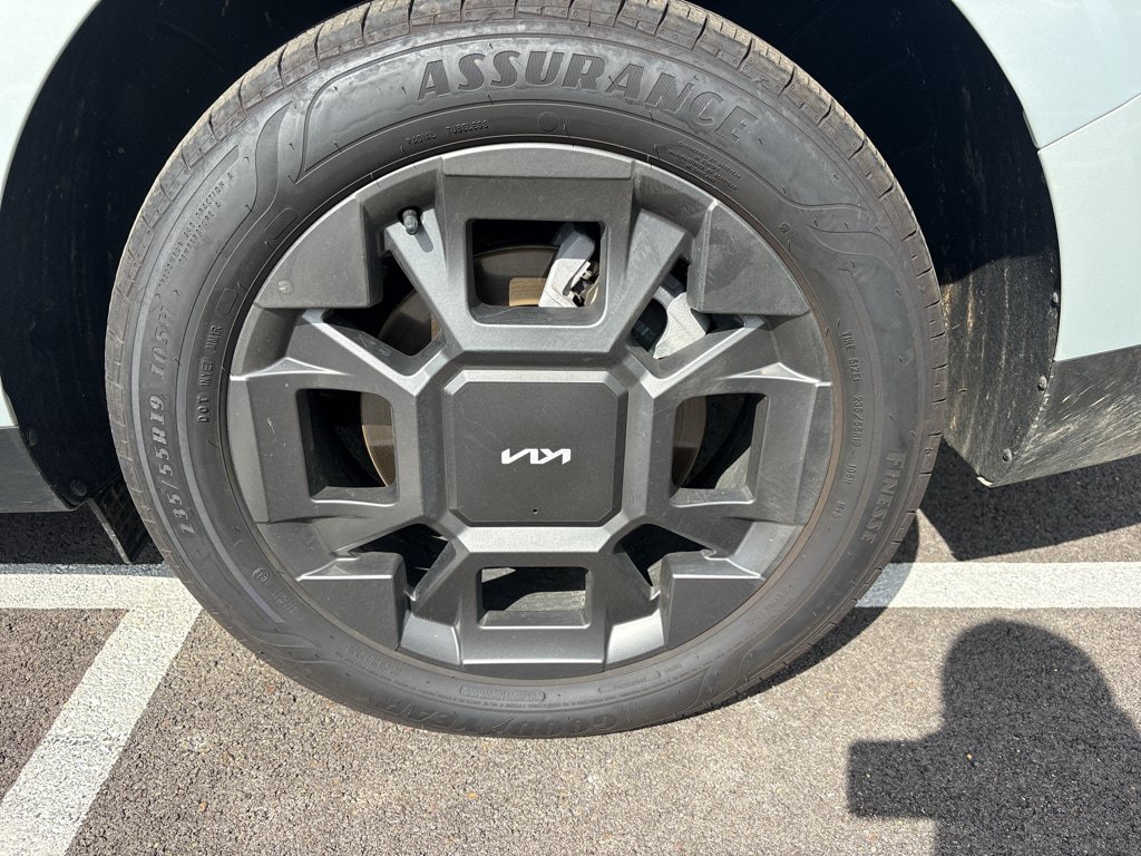Used 2026 Kia Carnival EX FWD image 13