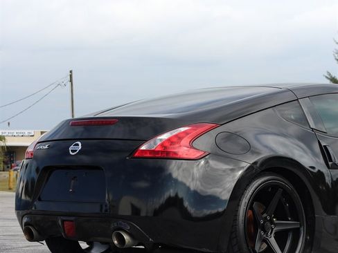 Used 2017 Nissan 370Z w/ Sport Package image 4