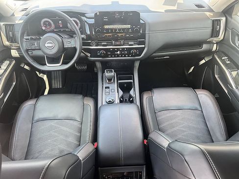 Certified 2024 Nissan Pathfinder Platinum AWD/4WD image 19