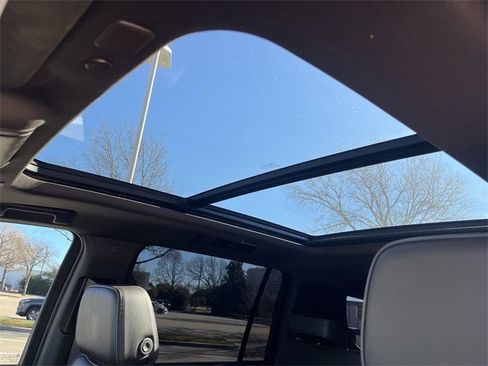 Used 2023 GMC Yukon XL Denali image 28