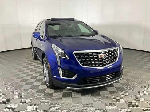 Certified 2025 Cadillac XT5 Premium Luxury w/ Technology Package image 3