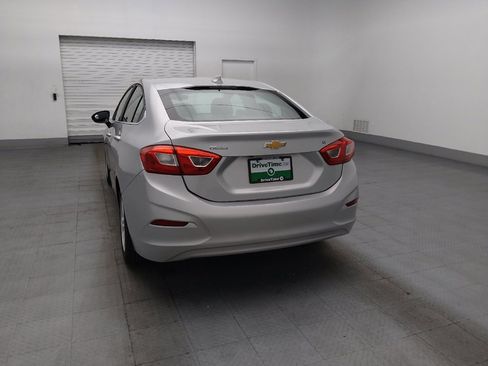 Used 2017 Chevrolet Cruze LT w/ Convenience Package FWD image 6