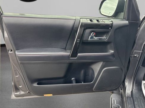 Used 2018 Toyota 4Runner TRD Off-Road Premium image 24