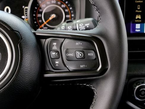 Used 2025 Jeep Wrangler Unlimited Sport AWD/4WD image 13