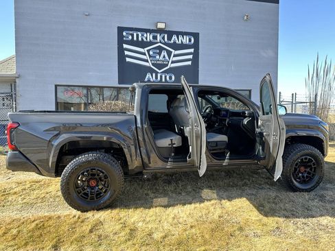 Used 2025 Toyota Tacoma SR5 AWD/4WD image 26
