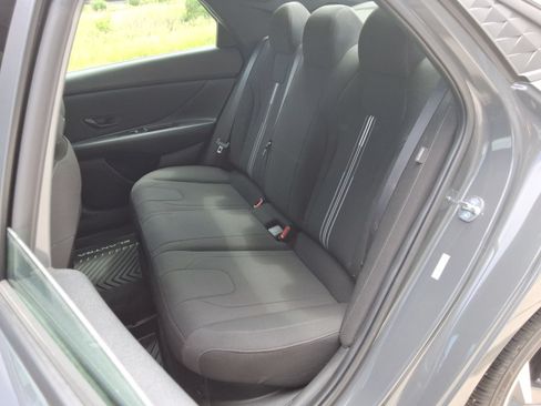 Used 2025 Hyundai Elantra SEL FWD image 30