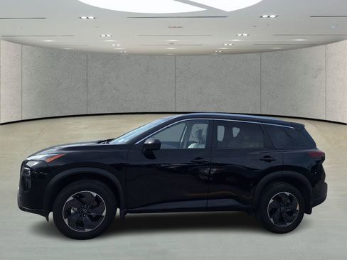 Used 2024 Nissan Rogue SV w/ SV Premium Package image 2