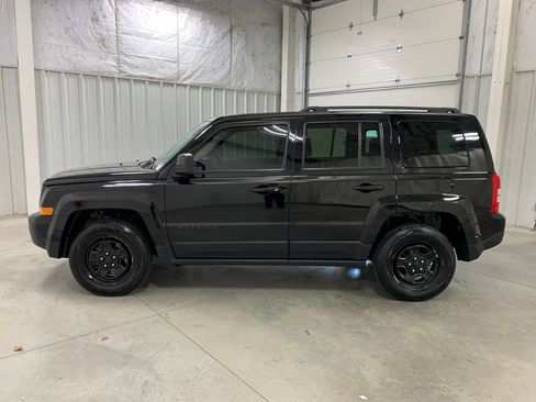 Used 2016 Jeep Patriot Sport w/ Power Value Group AWD/4WD image 4