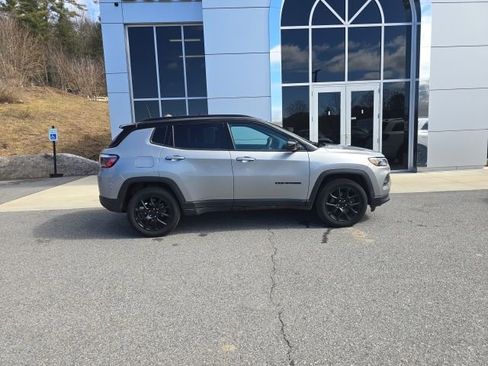 Used 2023 Jeep Compass Altitude w/ Convenience Group image 7