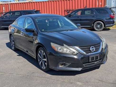 Used 2017 Nissan Altima 2.5 SR w/ LED Appearance Package FWD image 8