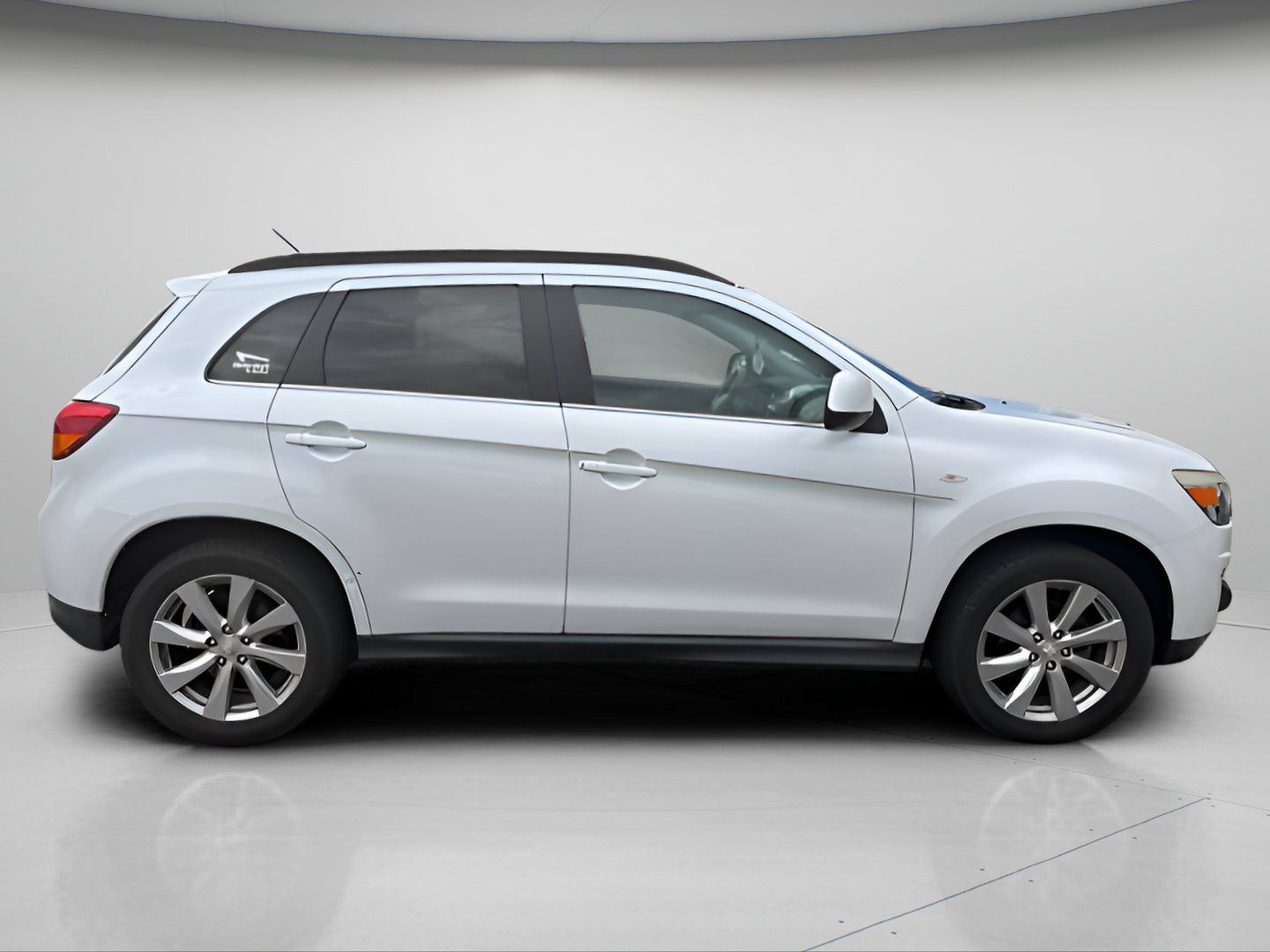 Used 2014 Mitsubishi Outlander Sport SE FWD image 6