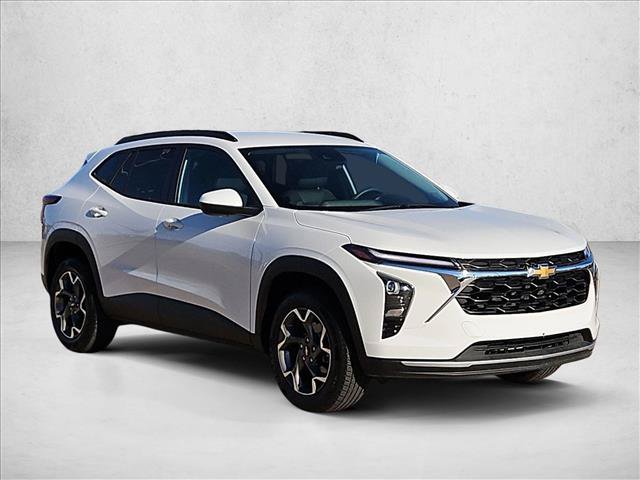 Used 2025 Chevrolet Trax LT FWD image 3