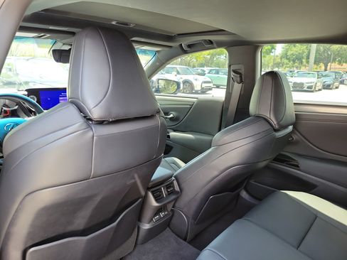 Used 2024 Lexus ES 350 F Sport w/ Accessory Package (Z2) FWD image 10