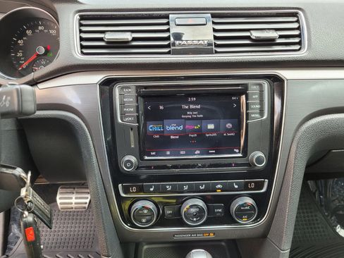 Used 2018 Volkswagen Passat 2.0T S image 21