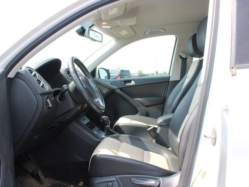 Used 2016 Volkswagen Tiguan S FWD image 17