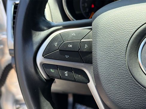 Used 2021 Jeep Grand Cherokee Laredo RWD image 24