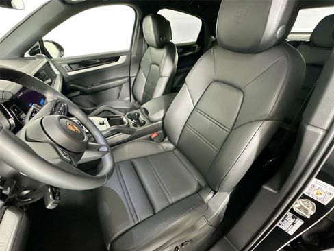 Certified 2025 Porsche Cayenne S image 5