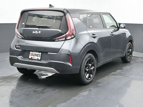 Used 2025 Kia Soul LX w/ LX Technology Package FWD image 8