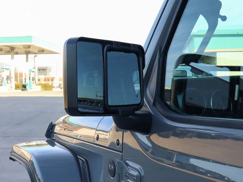 Used 2021 Jeep Gladiator Sport image 19