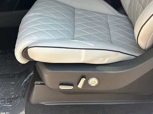 New 2026 Lincoln Navigator Black Label AWD/4WD image 11