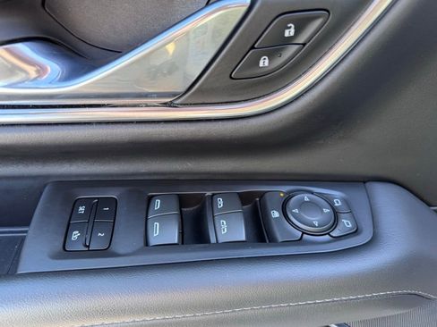 Used 2023 Chevrolet Suburban LT image 29