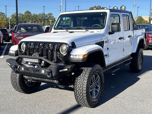 Used 2021 Jeep Gladiator Sport image 3
