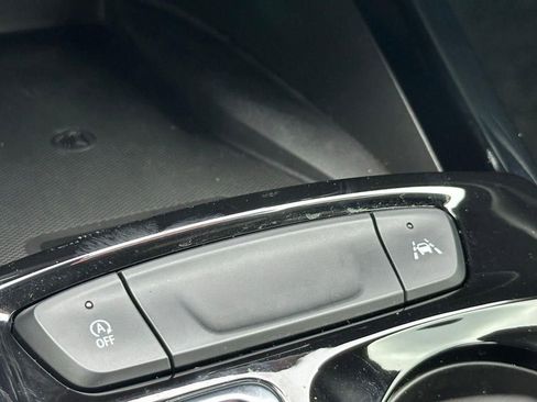 Used 2024 Chevrolet Trax RS w/ Sunroof Package image 15