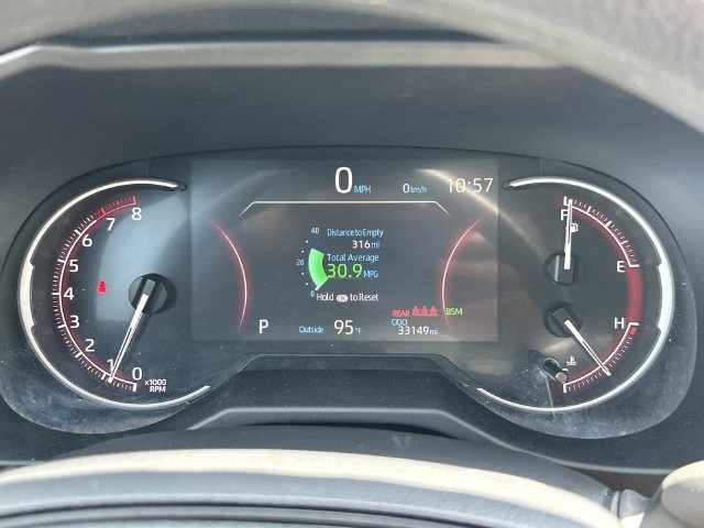 Used 2025 Toyota RAV4 XLE AWD/4WD image 27